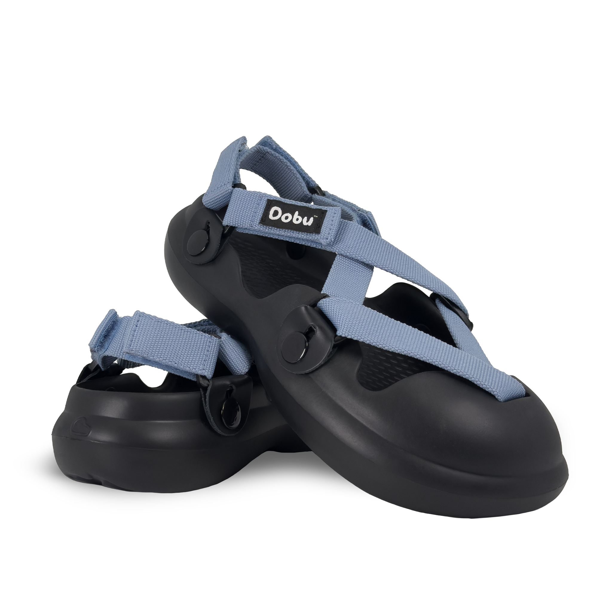 Scarpa sabot nera con pelle bianca e nastri rosa e azzurri ispirati agli anni Novanta, suola barefoot in EVA